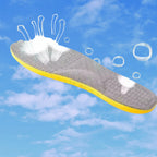 Palmilha corretiva ortopédica O para pernas em O na cor preta, com suporte de arco anatômico e base amarela. O produto é exibido flutuando contra um fundo de céu azul com nuvens, acompanhado de grafismos de vento e bolhas que ilustram a ventilação e o frescor do tecido
