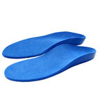 Par de palmilhas ortopédicas X infantis 3d recortáveis na cor azul, destacando o design anatômico com suporte de arco médio flexível e calcanhar profundo Universo Vigor Saúde