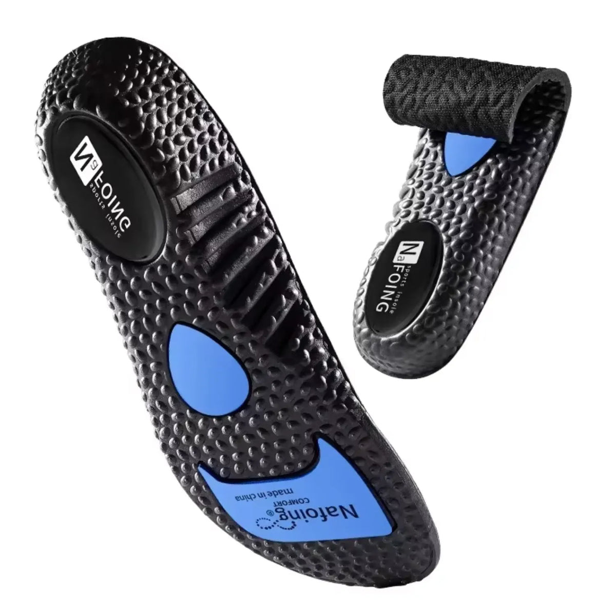 Palmilha ortopédica X esportiva preta, para pés chatos, planos, pisada pronada, com detalhes azuis demonstrando flexibilidade e maleabilidade do material com textura antiderrapante Universo Vigor Saúde