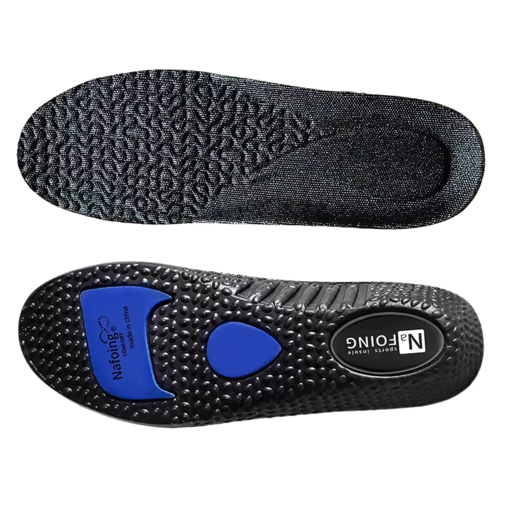 Apresentação horizontal dupla de palmilha anatômica ortopedica X, pés chatos, planos, pisada pronada, na cor preta, mostrando a superfície superior em tecido escuro texturizado e a base inferior em relevo com amortecedores azuis ovais sobre fundo branco