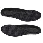 Par de palmilhas ortopédicas X na cor preta, para pés chatos, planos, pisada pronada, visualizadas em perspectiva superior inclinada, destacando o revestimento em tecido texturizado escuro, a almofada de suporte central para o metatarso e as bordas de estabilização do calcanhar sobre fundo branco