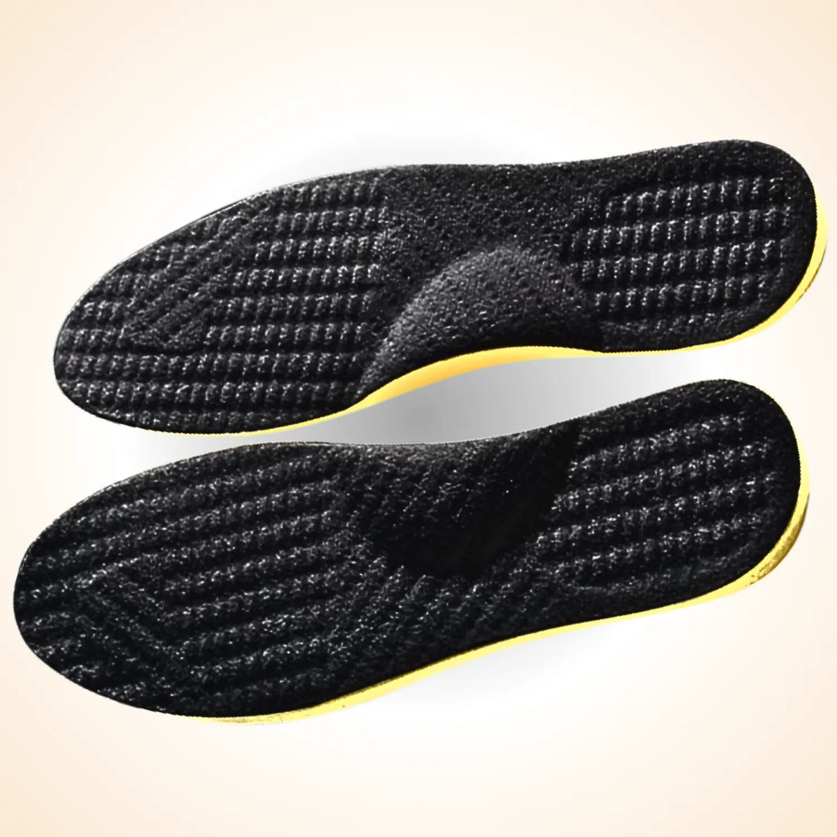 Vista horizontal do par de palmilhas ortopédicas X pretas, para pés chatos, planos, pisada pronada, destacando o design ergonômico para suporte de arco em pés chatos e planos Universo Vigor Saúde