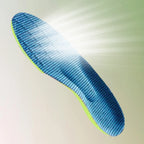 Palmilha ortopédica esportiva X, para pés chatos, planos, pisada pronada, verde-limão em ângulo flutuante com feixes de luz atravessando a malha superior, evidenciando o tecido texturizado azul respirável em padrão alveolar sobre fundo claro