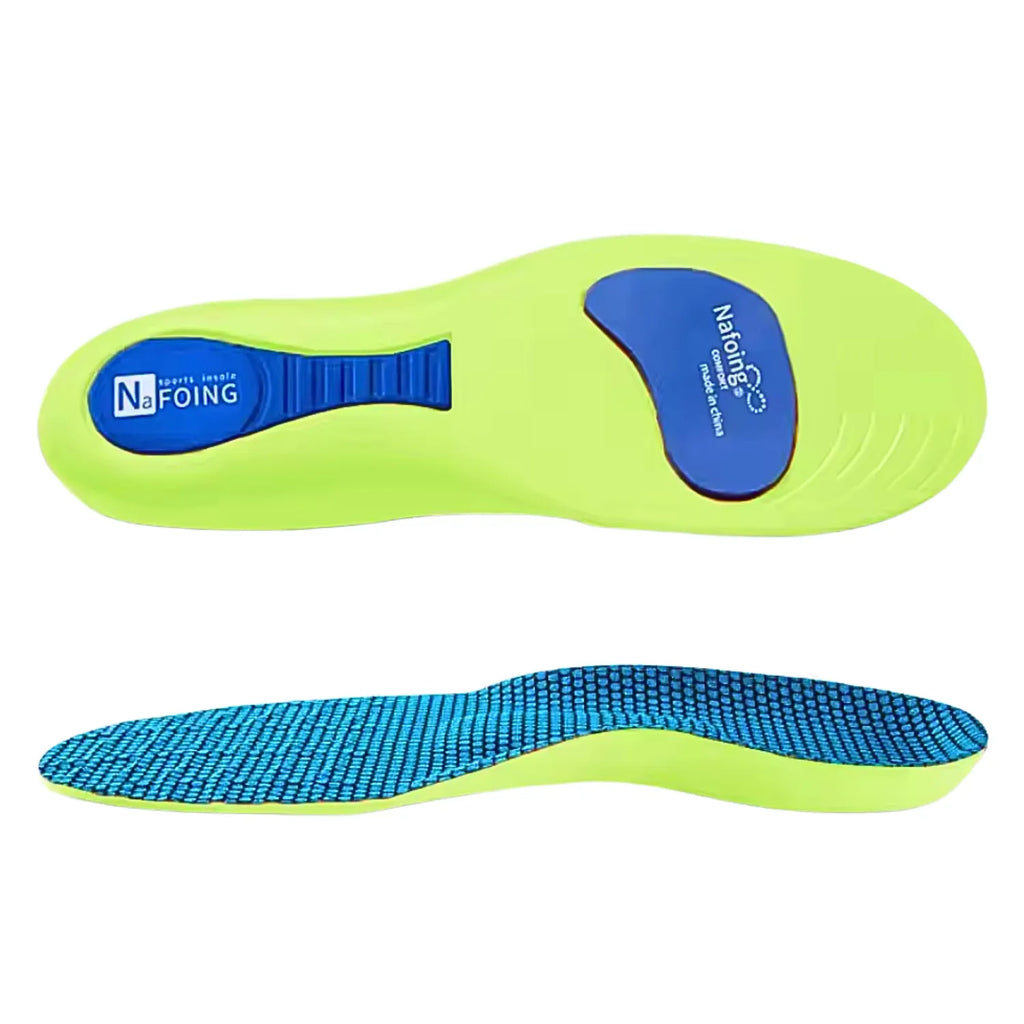Apresentação combinada de palmilha esportiva verde-limão mostrando a face inferior com placas azuis de amortecimento de impacto e o perfil lateral destacando o tecido superior texturizado azul sobre fundo branco