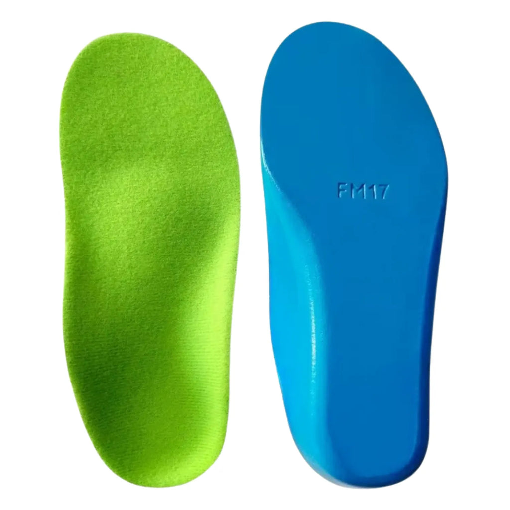 Exibição da face superior da palmilha ortopédica X infantil 3D, para pés chatos, planos, pisada pronada, em tecido verde e base inferior azul, com suporte de arco estruturado